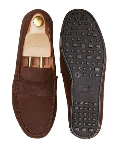 Moccasin shoe made with an eye mask quality to dark brown. comfortable shoe for summer