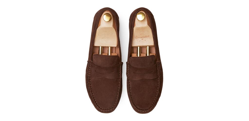 Chaussure Moccasin faite avec une qualité de masque pour les yeux au brun foncé. chaussure confortable pour l'été