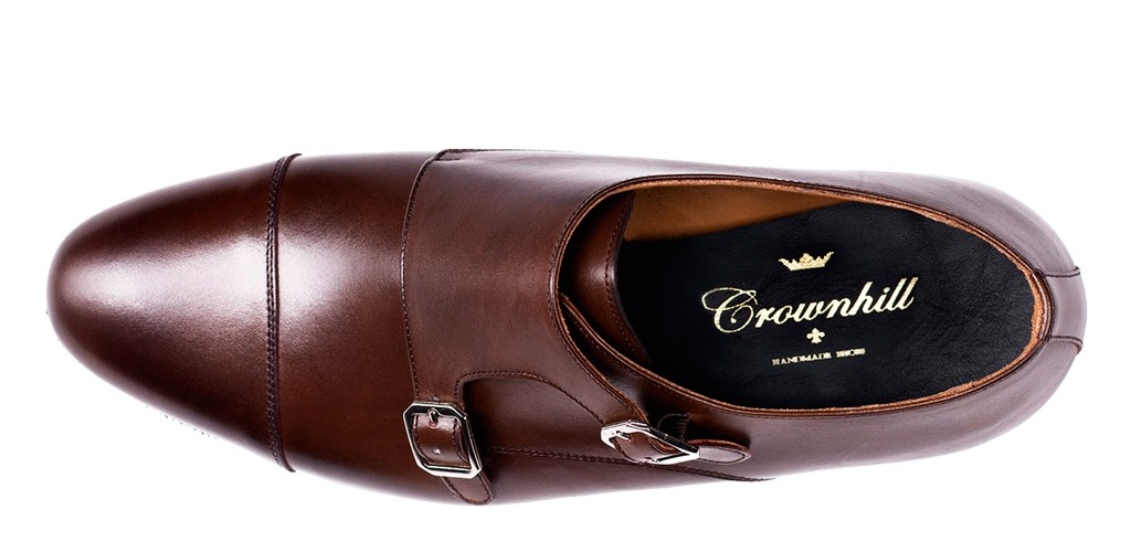 Zapatos cómodos tipo monkstrap en color marrón, el zapato perfecto si quieres llamar la atención e ir siempre a la moda