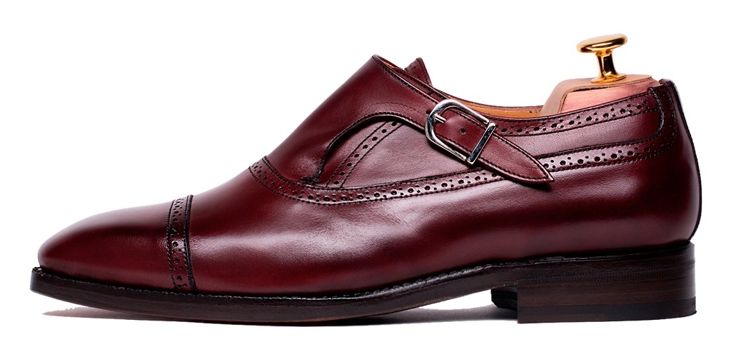 Fibbia scarpe bordeaux elaborata in Spagna. Fibbia negozio scarpe a Madrid