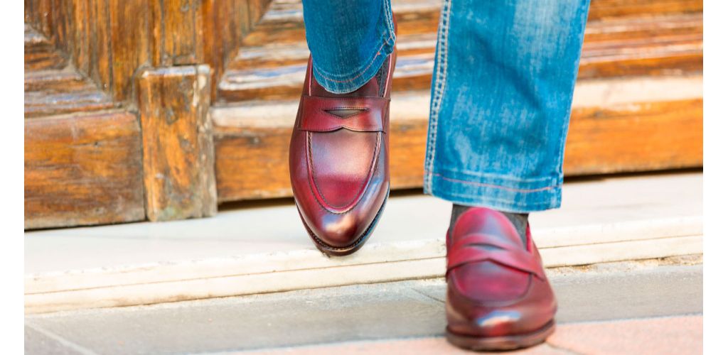 Mocasín penny para hombre, mocasines para hombre, zapatos burdeos, zapatos de calidad, zapatos cómodos, calzado casual, calzado elegante, zapatos esenciales