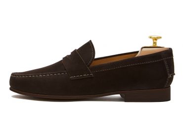 Mocasín penny, zapatos de ante, zapato marrón oscuro, zapato loafer, zapato con antifaz, zapatos confortables, antifaz de diamante