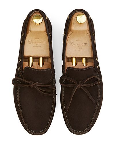 String driver shoe made in dark brown. comfortable shoe for summer
