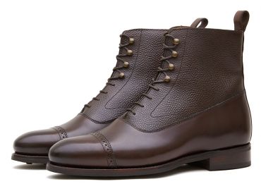 Bota Oxford, botin balmoral, bota marrón, bota marrón oscuro, zapatos abotinados, zapatos comodos, botas comodas