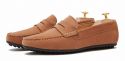 Sapato mocassim feito com uma qualidade de máscara de olho para castanho. sapato confortável para o verão