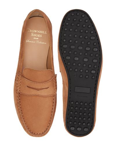 Zapato mocasín con antifaz hecho con ante de calidad en color marrón claro. zapato cómodo para el verano