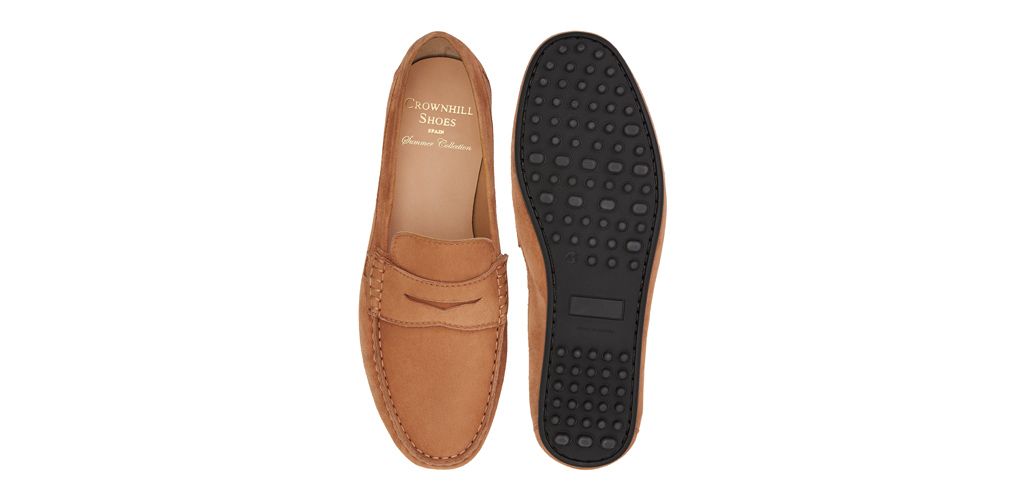 Moccasin shoe made with an eye mask quality to brown. comfortable shoe for summer