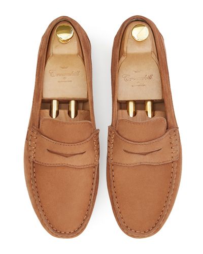 Moccasin shoe made with an eye mask quality to brown. comfortable shoe for summer
