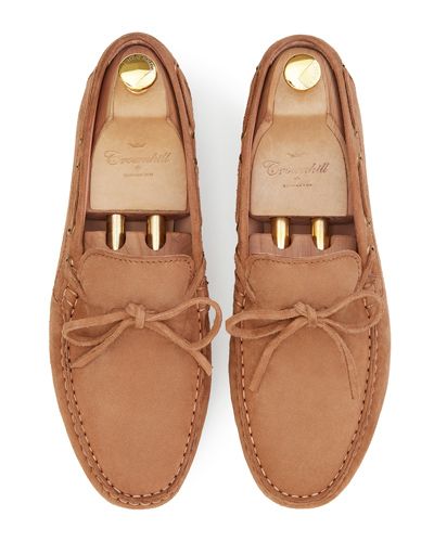 Zapato driver con lazo hecho con ante de calidad en color marrón claro. zapato cómodo para el verano