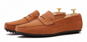Chaussure Moccasin faite avec une qualité de masque pour les yeux au brun. chaussure confortable pour l'été