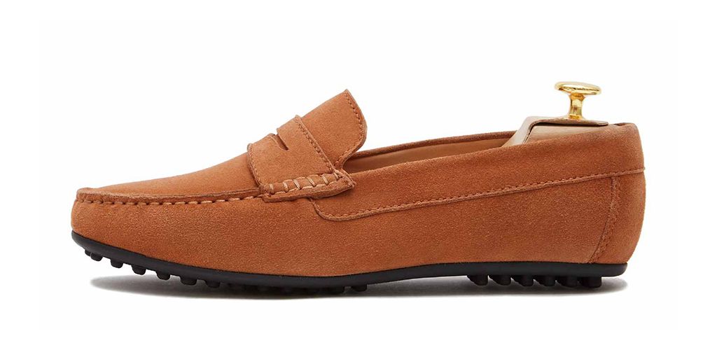 Moccasin shoe made with an eye mask quality to brown. comfortable shoe for summer