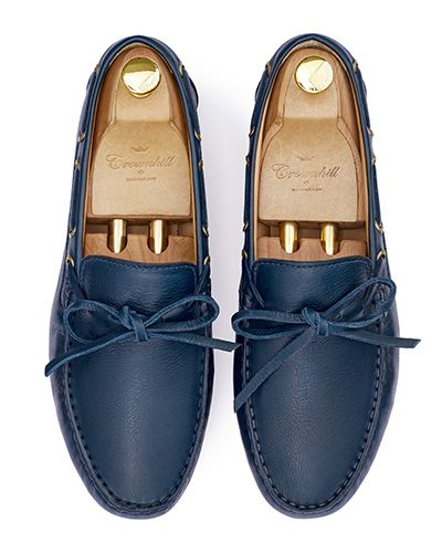 Zapato driver con lazo hecho con napa de calidad en color azul. zapato cómodo para el verano