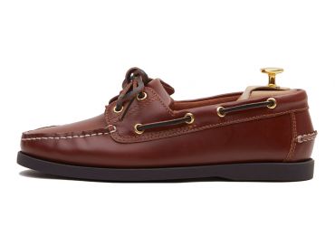 Chaussures bateau pour hommes en cuir bourgogne. Ils sont inclus dans notre collection de chaussures d'été.
