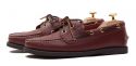 Sapatos navio de couro castanha para nossa coleção de sapatos de verão.